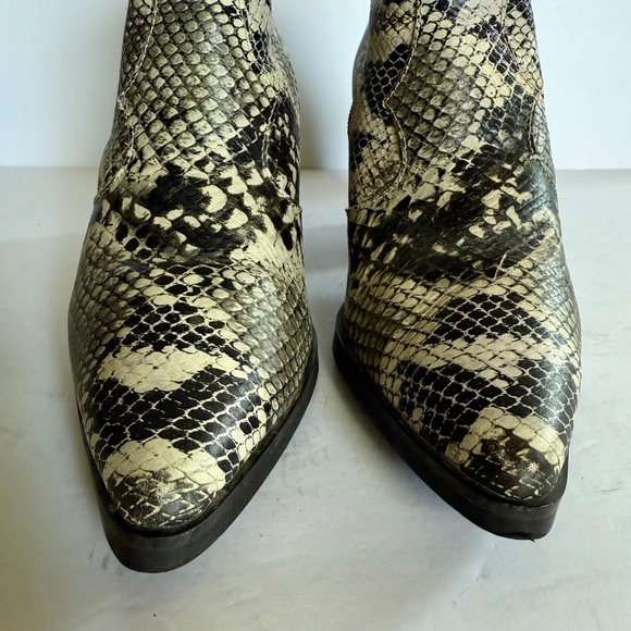 Blondo Elvina Waterproof Ankle Boots Snakeskin Print Leather Size 7 Western - Picture 3 of 15